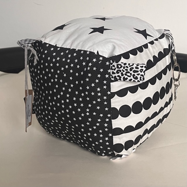 Baby's first kubus zwart-wit  '2'